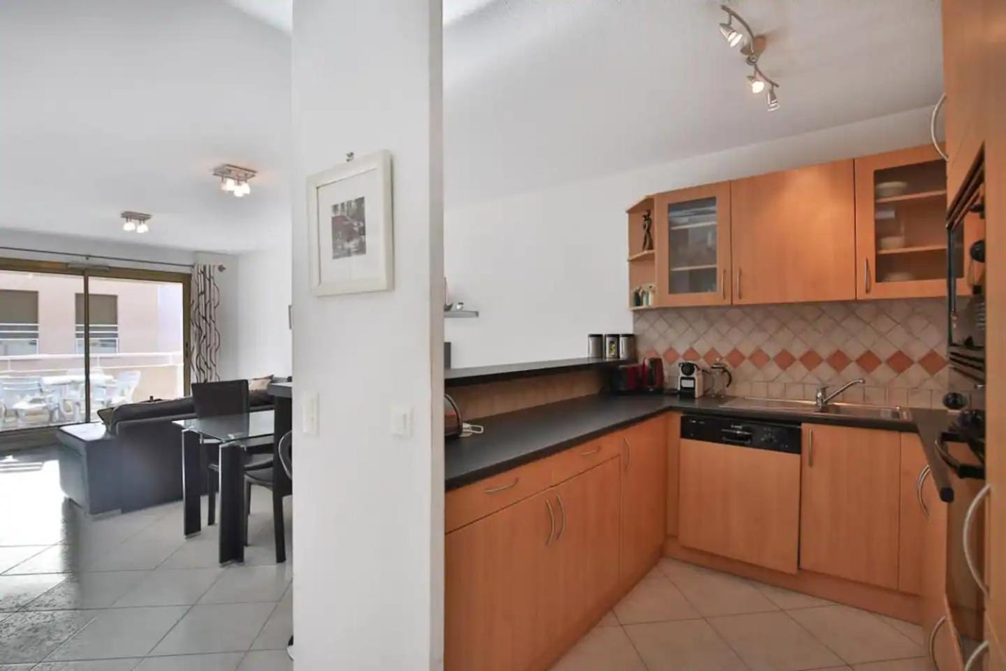 Charming Two-Bedroom Apartment With Balcony And Garage By The Marina Antibes Eksteriør bilde