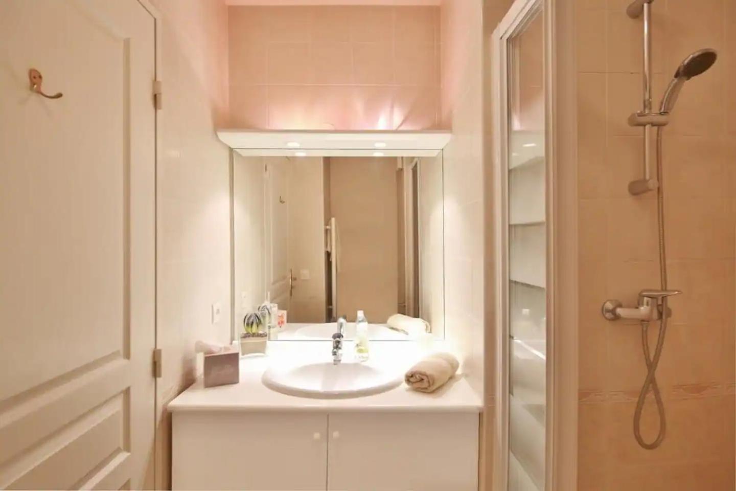 Charming Two-Bedroom Apartment With Balcony And Garage By The Marina Antibes Eksteriør bilde